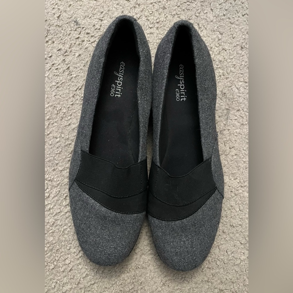 Women’s Easy Spirit e360 slip on shoes with memory foam lining in size 11
